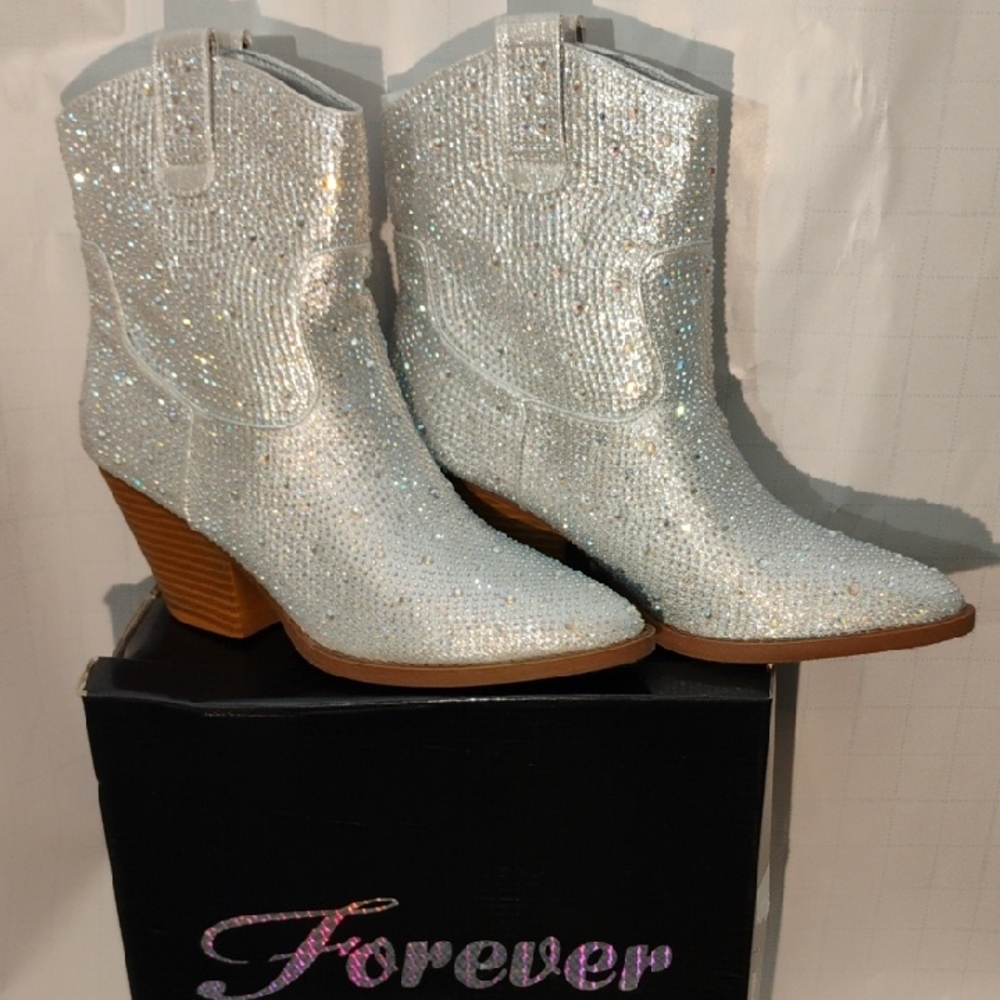Women's Crystal Rhinestone Embellished  Silver Western Boots Size 8